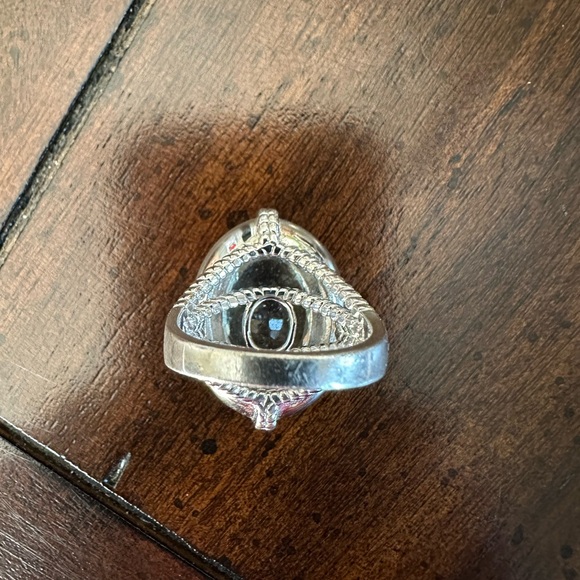 Sterling Silver Large Green Amethyst Ring. Size 7 1/2. - Picture 8 of 9